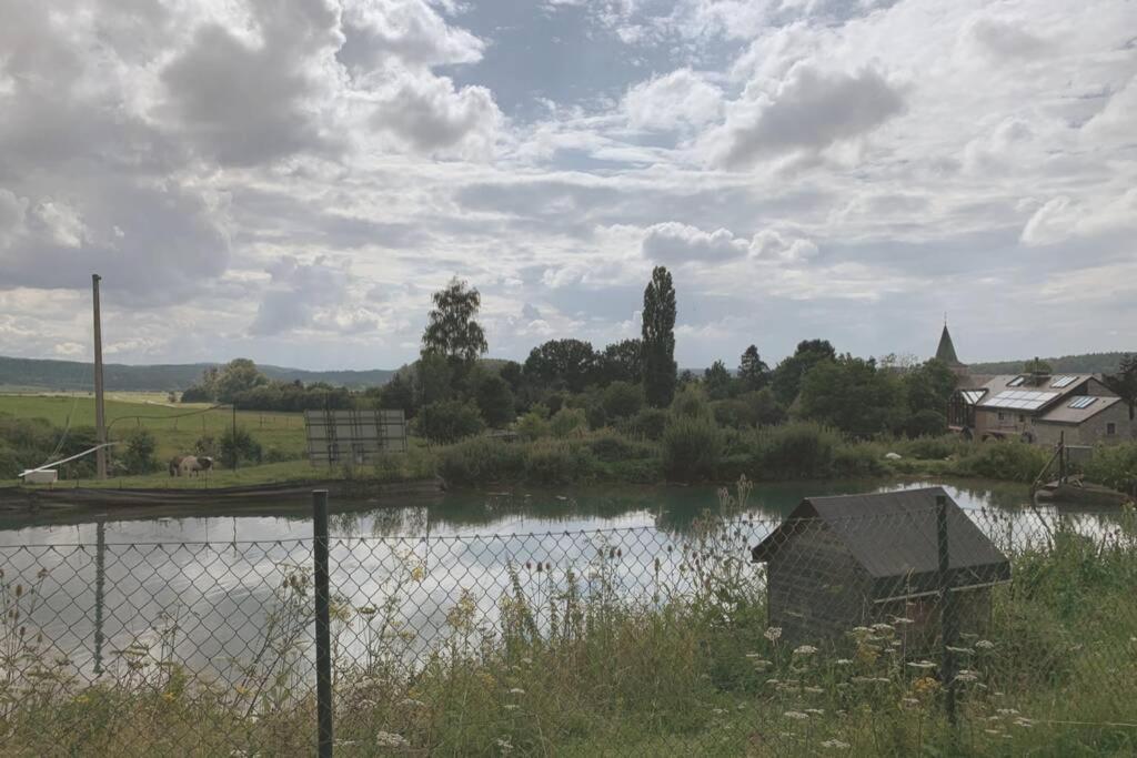 Villa Au Bord Du Ny Hotton Esterno foto