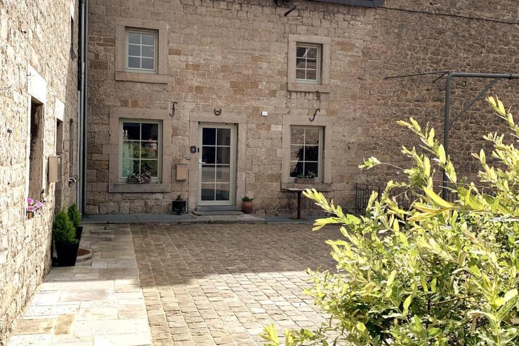 Villa Au Bord Du Ny Hotton Esterno foto